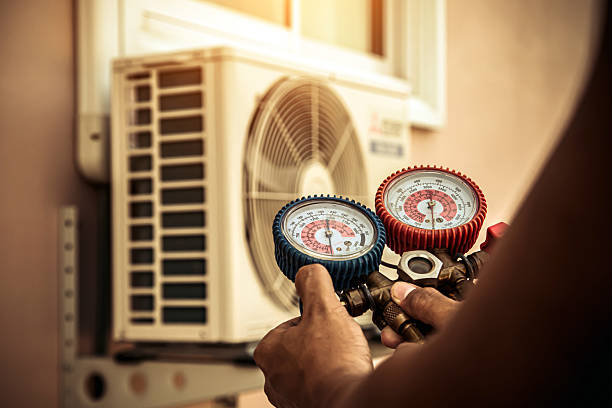 Professional Hvac technician working in Harris, IA